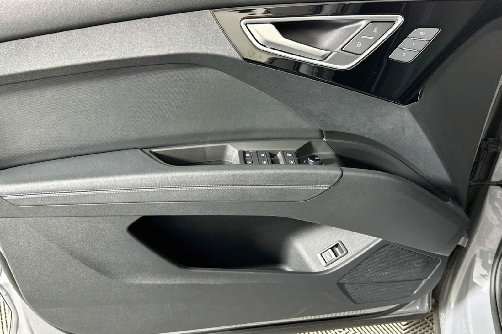 Used 2024 Audi Q4 e-tron Premium w/ Convenience Package RWD image 21