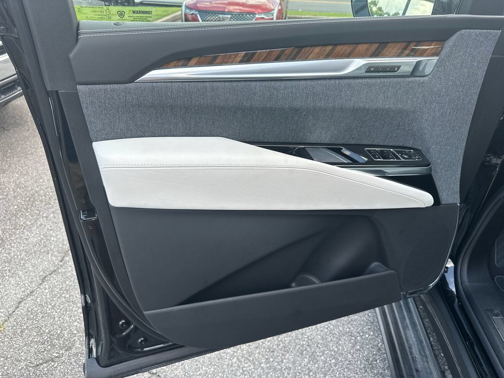 Certified 2026 Cadillac Escalade Platinum Sport w/ LPO, ONYX Package AWD/4WD image 10