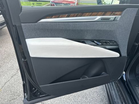 Certified 2026 Cadillac Escalade Platinum Sport w/ LPO, ONYX Package AWD/4WD image 10