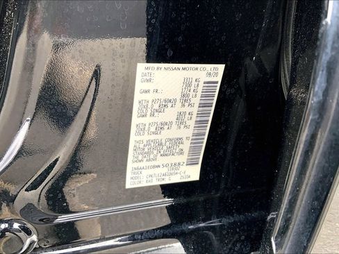 Used 2021 Nissan Titan SL w/ Moonroof Package image 14