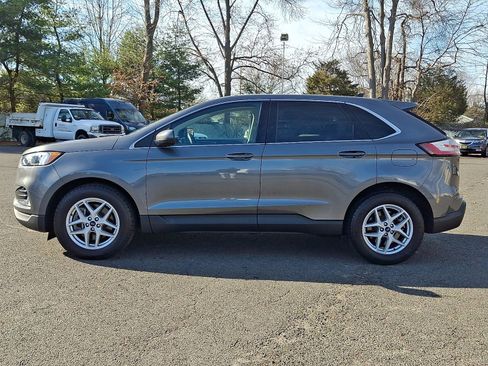 Used 2022 Ford Edge SEL w/ Convenience Package image 4