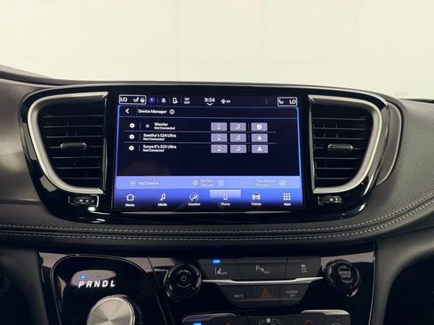 Used 2025 Chrysler Pacifica Select FWD image 21