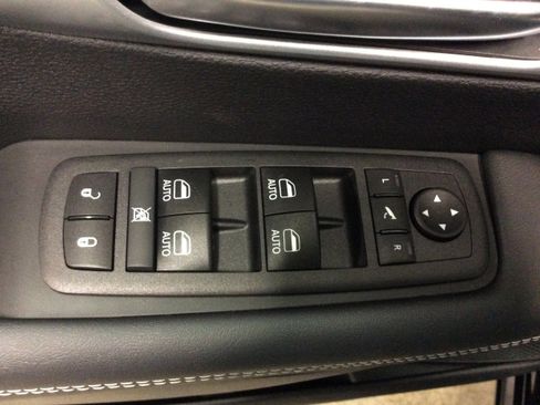 New 2026 Chrysler Pacifica Limited w/ S Appearance Package image 13