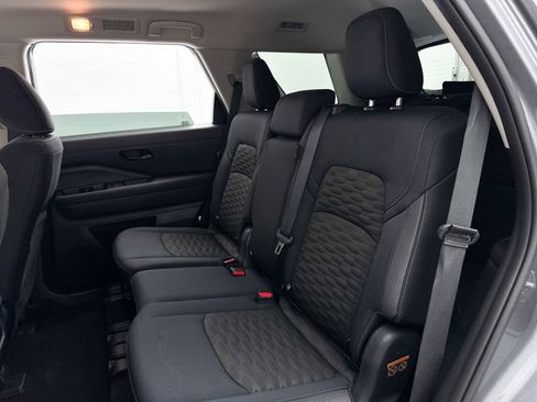 Used 2025 Nissan Pathfinder S image 28