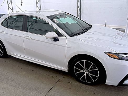 Used 2023 Toyota Camry SE FWD image 2