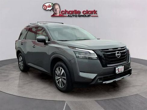 Certified 2023 Nissan Pathfinder SL w/ Lighting Package (N92) image 7