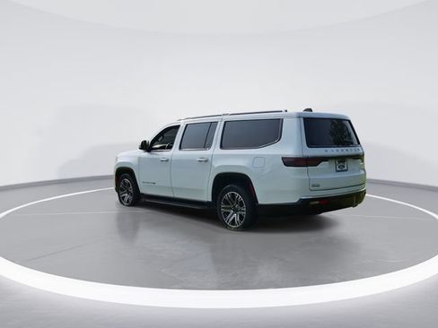 Used 2024 Jeep Wagoneer L Series II w/ Flexible Seating Group AWD/4WD image 6