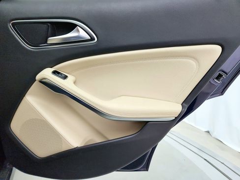Used 2018 Mercedes-Benz GLA 250 4MATIC w/ Premium Package image 30