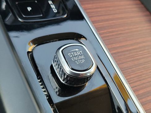 Used 2023 Volvo XC60 B5 Plus image 10