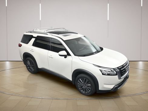 Certified 2024 Nissan Pathfinder SL w/ SL Premium Package FWD image 35