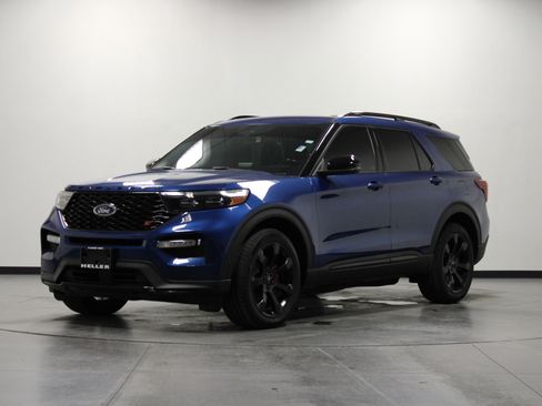 Used 2020 Ford Explorer ST w/ ST Street Pack image 8