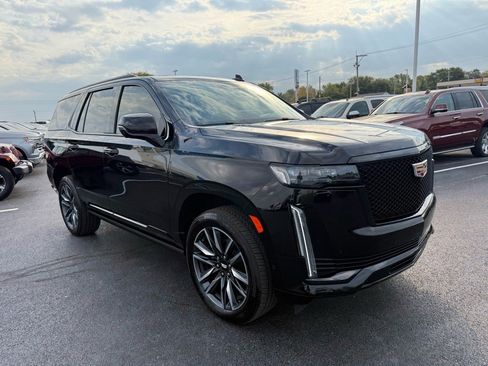 Used 2022 Cadillac Escalade Sport Platinum w/ Heavy-Duty Trailer Package image 7