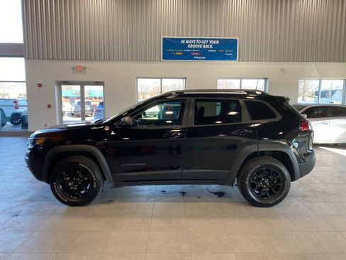 Used 2020 Jeep Cherokee Trailhawk w/ Comfort & Convenience Group image 2