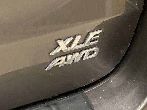 Used 2017 Toyota Sienna XLE image 11