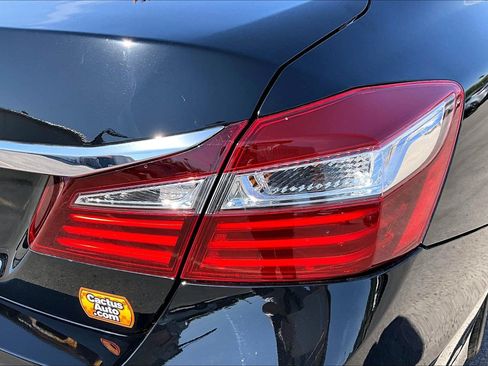 Used 2017 Honda Accord EX image 30