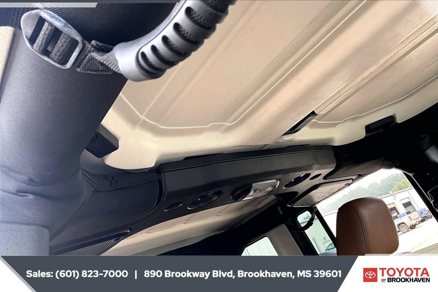 Used 2016 Jeep Wrangler Unlimited Sahara AWD/4WD image 15