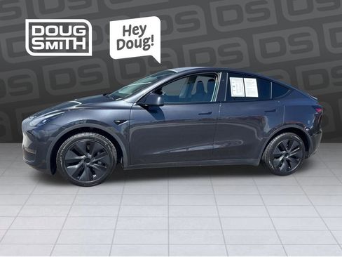 Used 2024 Tesla Model Y Long Range AWD/4WD image 1