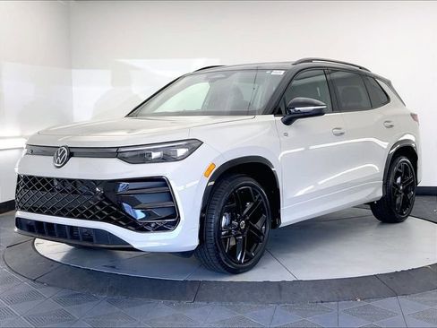 New 2026 Volkswagen Tiguan SE R-Line image 2