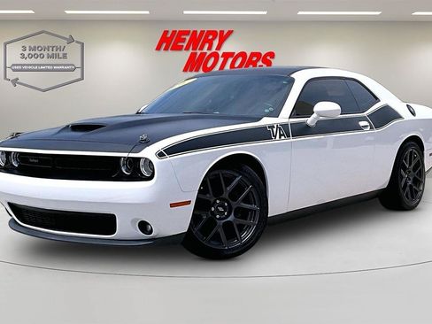 Used 2017 Dodge Challenger R/T w/ Quick Order Package 22P T/A RWD image 3