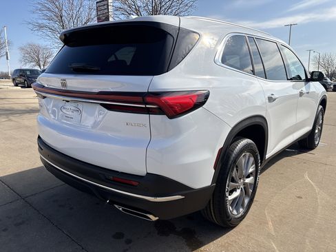 Used 2025 Buick Enclave Preferred image 8