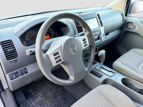 Used 2019 Nissan Frontier SV image 9