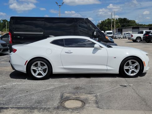 Used 2017 Chevrolet Camaro LT RWD image 7