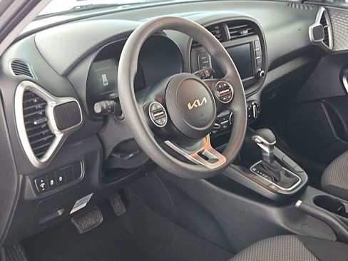 Used 2025 Kia Soul LX w/ LX Technology Package image 16