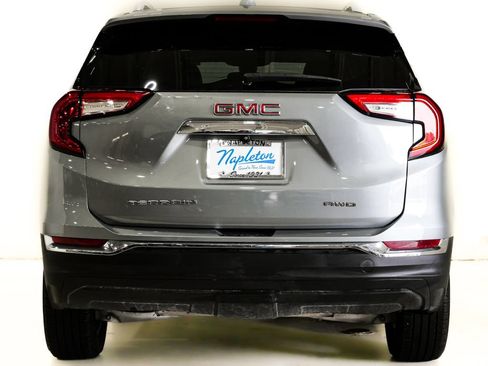 Used 2024 GMC Terrain SLT AWD/4WD image 6