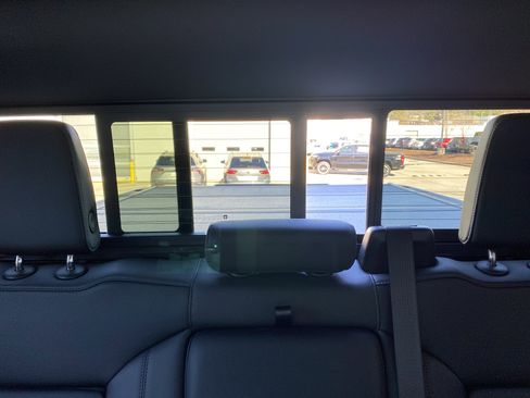 Used 2022 Chevrolet Silverado 1500 LTZ w/ LTZ Premium Package image 37