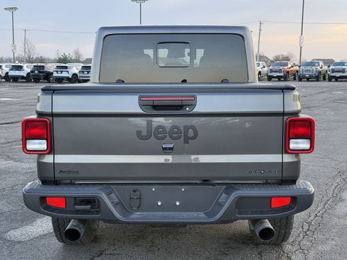 Used 2025 Jeep Gladiator Sport image 4