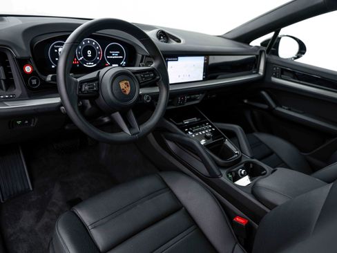 Certified 2026 Porsche Cayenne Coupe AWD/4WD image 4