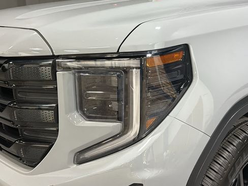 Used 2024 GMC Sierra 1500 Elevation AWD/4WD image 7