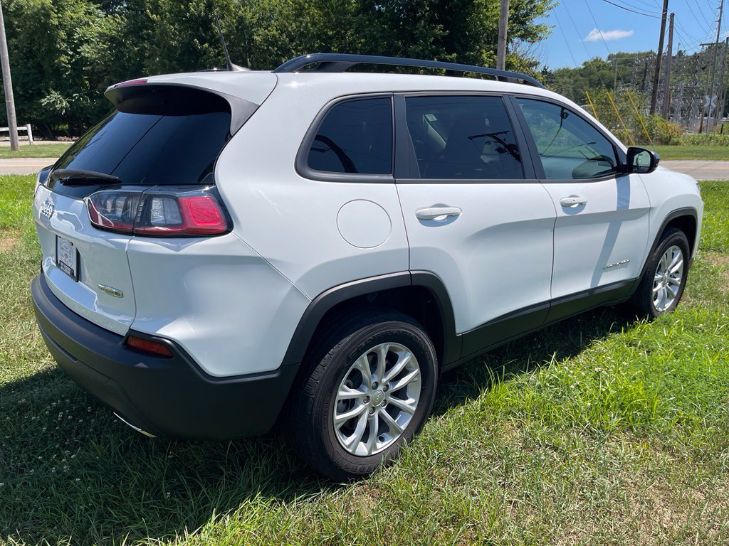 Used 2022 Jeep Cherokee Latitude Lux w/ Sun & Sound Group AWD/4WD image 3