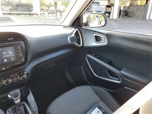 Used 2020 Kia Soul LX image 12