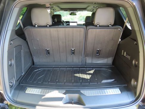 Used 2025 GMC Yukon AT4 AWD/4WD image 20