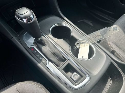 Used 2021 Chevrolet Equinox LT FWD image 19
