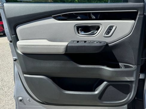 Used 2023 Honda Pilot Touring image 14