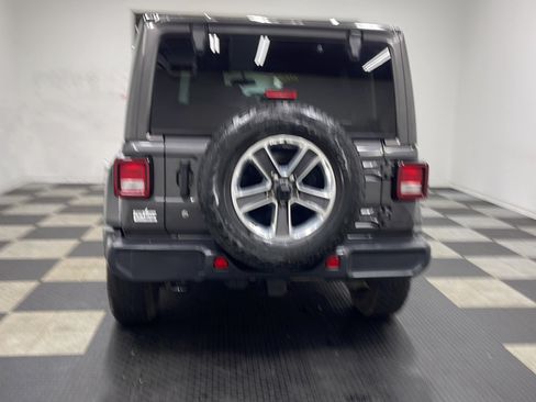 Used 2018 Jeep Wrangler Unlimited Sahara AWD/4WD image 16