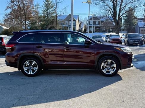 Used 2018 Toyota Highlander Limited image 2