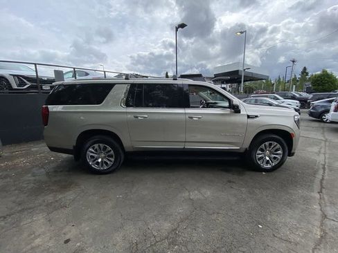 Used 2024 GMC Yukon XL Denali w/ Advanced Technology Package AWD/4WD image 7