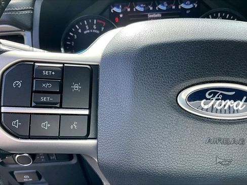 Used 2024 Ford Expedition XLT AWD/4WD image 23
