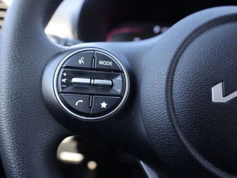 Used 2025 Kia Soul LX image 24