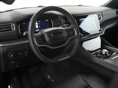 Used 2024 Jeep Wagoneer L Series II w/ Flexible Seating Group image 27