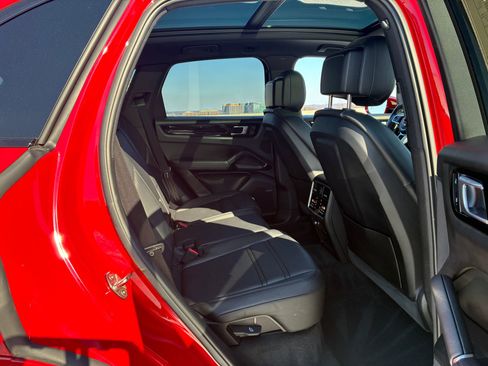 Certified 2023 Porsche Cayenne image 18