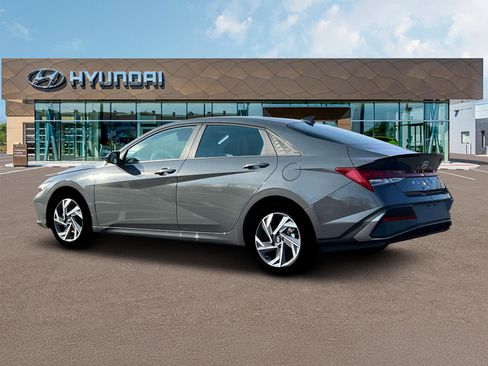 New 2025 Hyundai Elantra SEL image 4