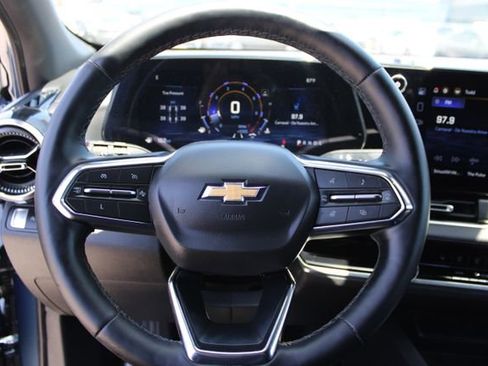 Used 2025 Chevrolet Equinox LT w/ Safety and Technology Package FWD image 16