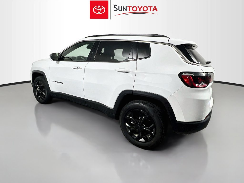 Used 2024 Jeep Compass Latitude AWD/4WD image 5