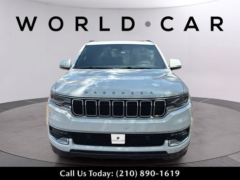 Used 2022 Jeep Wagoneer Series I w/ Premium Group I AWD/4WD image 17