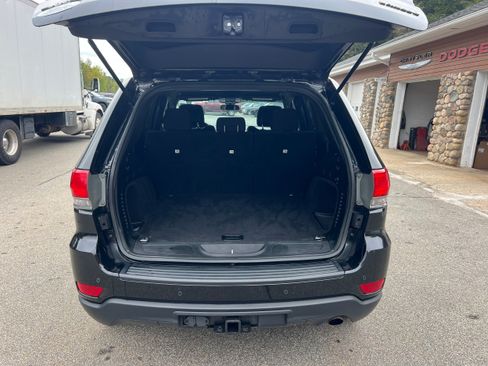 Used 2018 Jeep Grand Cherokee Laredo AWD/4WD image 20