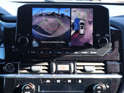 Used 2024 Nissan Pathfinder SL image 17